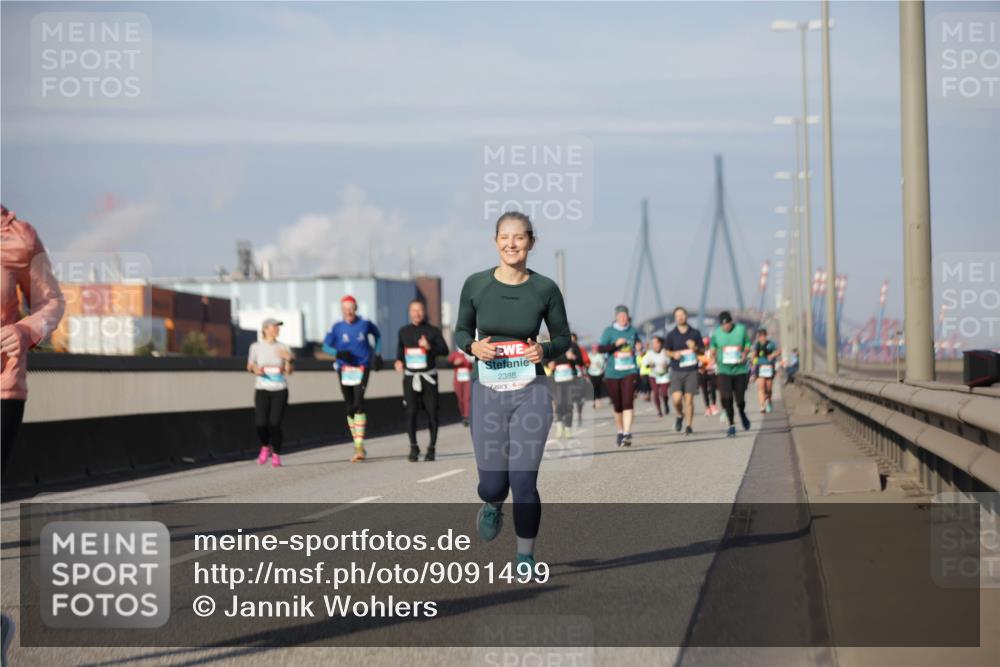 03.10.2025 - Köhlbrandbrückenlauf Jannik Wohlers http://msf.ph/oto/9091499 03.10.2025 10:11:07 Position 3 2388 meine-sportfotos.de