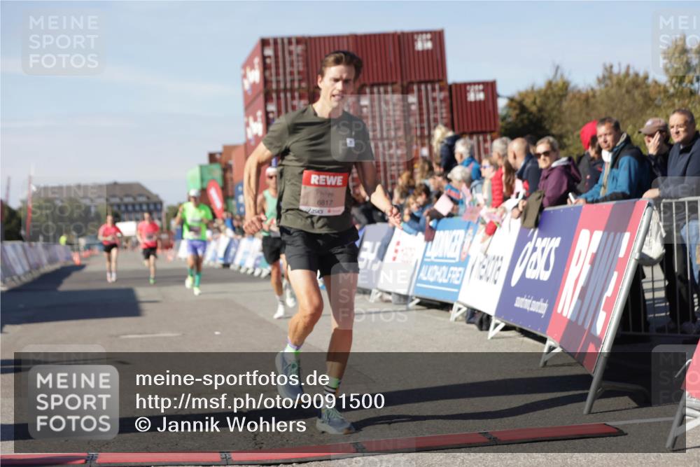 03.10.2025 - Köhlbrandbrückenlauf Jannik Wohlers http://msf.ph/oto/9091500 03.10.2025 12:53:58 Ziel 4030, 4088, 5710, 5947, 6002, 6422, 6817 meine-sportfotos.de