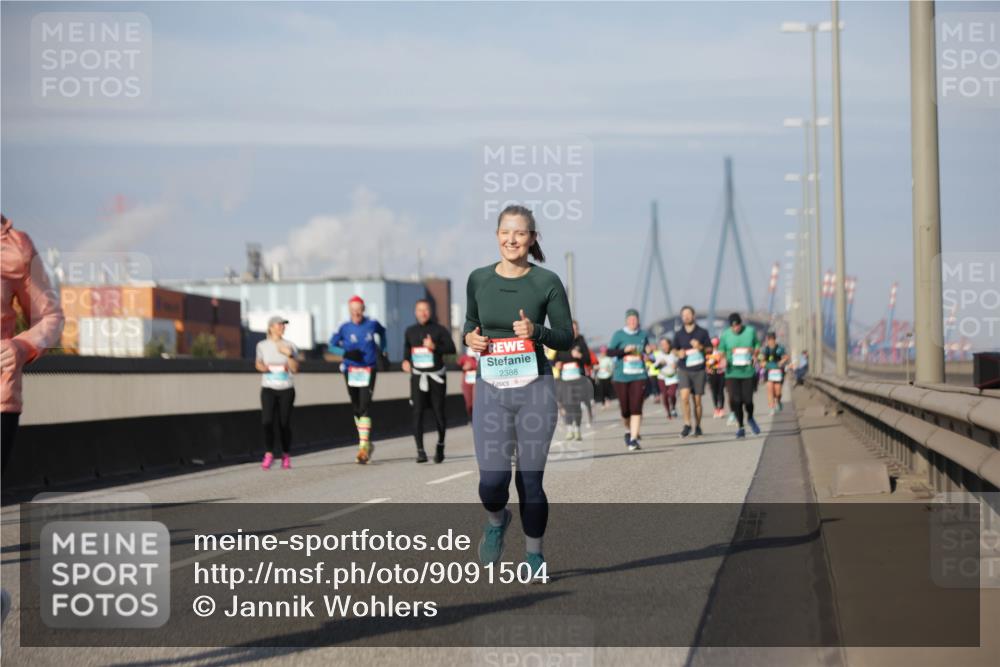 03.10.2025 - Köhlbrandbrückenlauf Jannik Wohlers http://msf.ph/oto/9091504 03.10.2025 10:11:07 Position 3 2388 meine-sportfotos.de