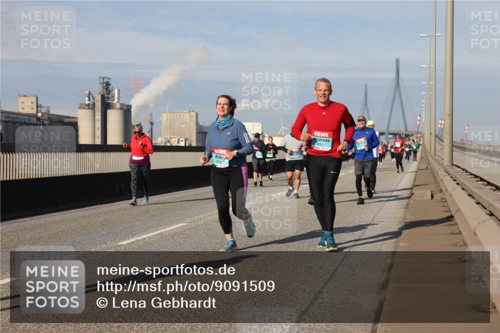 03.10.2025 - Köhlbrandbrückenlauf Lena Gebhardt http://msf.ph/oto/9091509 03.10.2025 10:07:59 Position 2 2258, 2321 meine-sportfotos.de