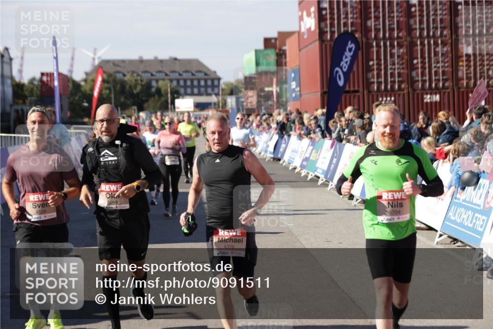 03.10.2025 - Köhlbrandbrückenlauf Jannik Wohlers http://msf.ph/oto/9091511 03.10.2025 13:19:50 Ziel 4376, 4539, 4981, 5047, 5059, 5148, 5647, 5648, 5650, 5704, 5841, 5931, 5975, 6068, 6382, 6383, 6414, 6509, 6567, 6568, 6600, 6660, 6663, 6730 meine-sportfotos.de
