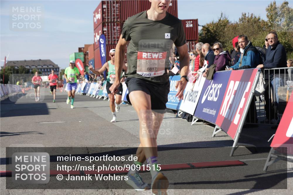 03.10.2025 - Köhlbrandbrückenlauf Jannik Wohlers http://msf.ph/oto/9091515 03.10.2025 12:53:59 Ziel 4030, 4088, 5710, 5947, 6002, 6200, 6817 meine-sportfotos.de