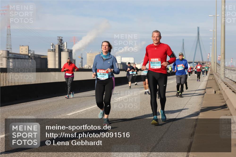 03.10.2025 - Köhlbrandbrückenlauf Lena Gebhardt http://msf.ph/oto/9091516 03.10.2025 10:08:00 Position 2 2258, 2321 meine-sportfotos.de