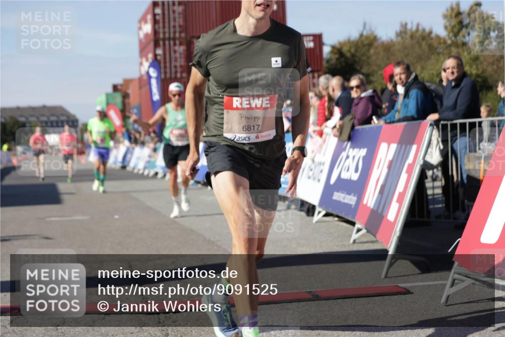 03.10.2025 - Köhlbrandbrückenlauf Jannik Wohlers http://msf.ph/oto/9091525 03.10.2025 12:53:59 Ziel 4030, 4088, 5710, 5947, 6002, 6200, 6817 meine-sportfotos.de