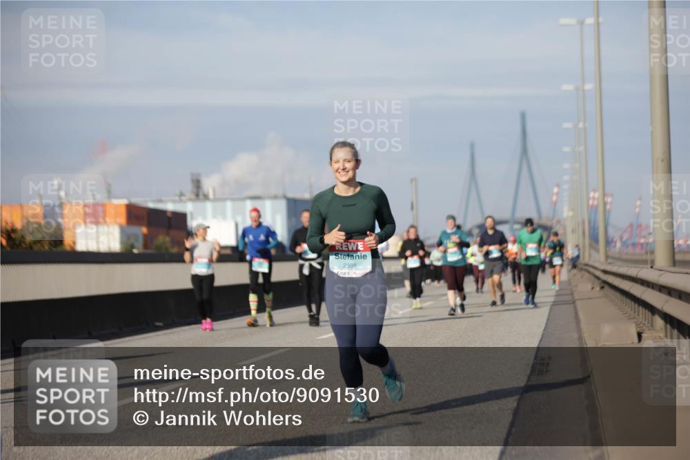 03.10.2025 - Köhlbrandbrückenlauf Jannik Wohlers http://msf.ph/oto/9091530 03.10.2025 10:11:08 Position 3 2388 meine-sportfotos.de