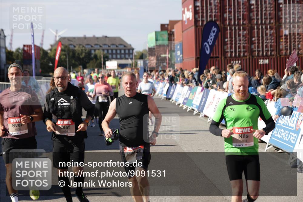 03.10.2025 - Köhlbrandbrückenlauf Jannik Wohlers http://msf.ph/oto/9091531 03.10.2025 13:19:50 Ziel 4376, 4539, 4981, 5047, 5059, 5148, 5647, 5648, 5650, 5704, 5841, 5931, 5975, 6068, 6382, 6383, 6414, 6509, 6567, 6568, 6600, 6660, 6663, 6730 meine-sportfotos.de