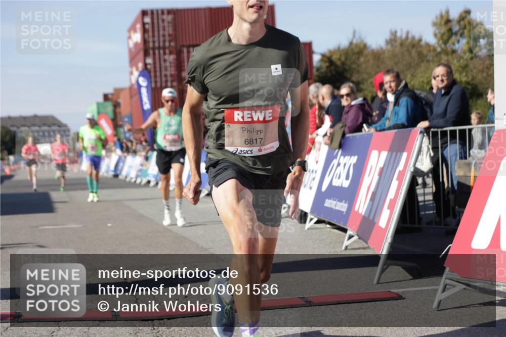 03.10.2025 - Köhlbrandbrückenlauf Jannik Wohlers http://msf.ph/oto/9091536 03.10.2025 12:53:59 Ziel 4030, 4088, 5710, 5947, 6002, 6200, 6817 meine-sportfotos.de