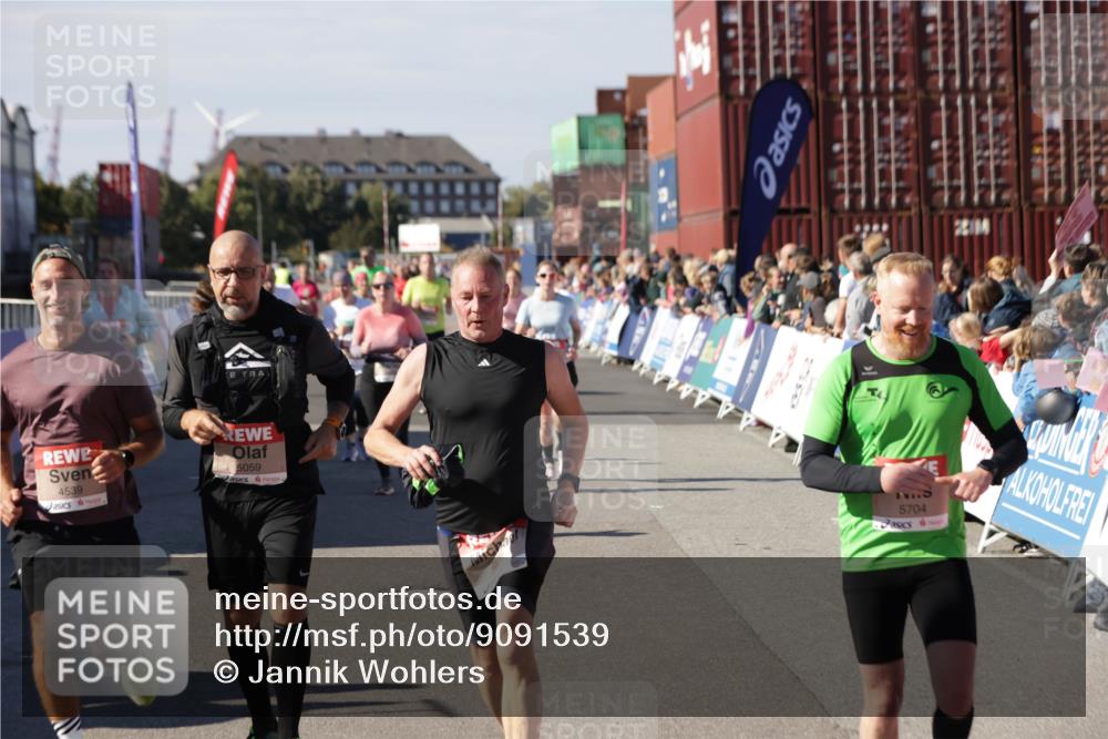 03.10.2025 - Köhlbrandbrückenlauf Jannik Wohlers http://msf.ph/oto/9091539 03.10.2025 13:19:50 Ziel 4376, 4539, 4981, 5047, 5059, 5148, 5647, 5648, 5650, 5704, 5841, 5931, 5975, 6068, 6382, 6383, 6414, 6509, 6567, 6568, 6600, 6660, 6663, 6730 meine-sportfotos.de
