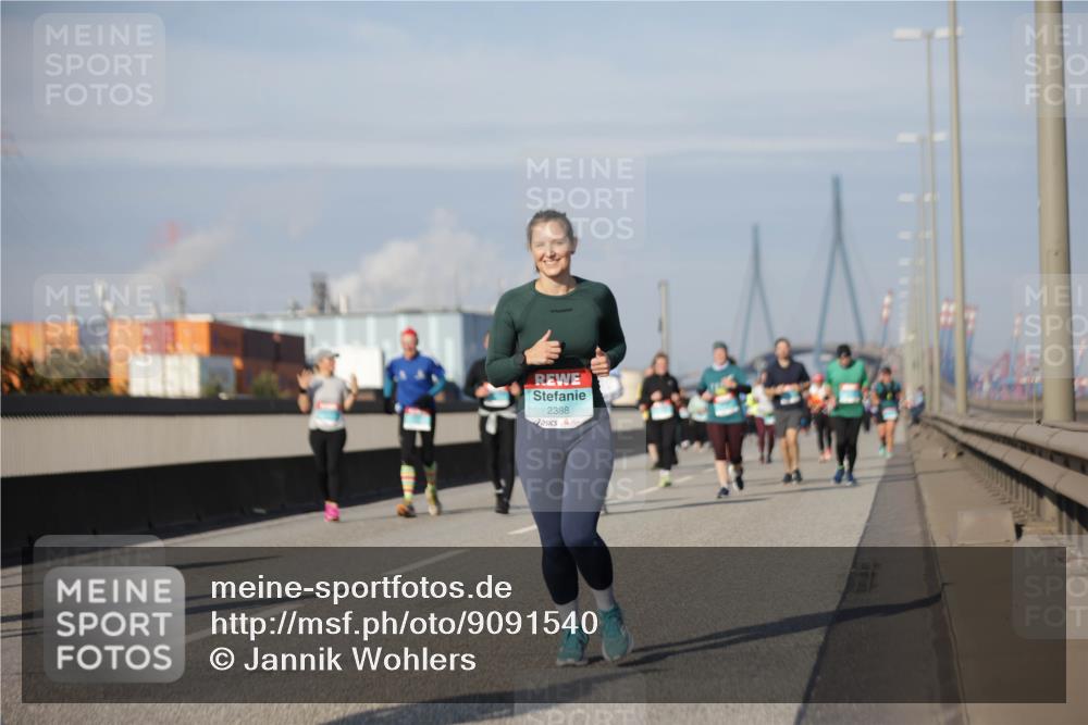 03.10.2025 - Köhlbrandbrückenlauf Jannik Wohlers http://msf.ph/oto/9091540 03.10.2025 10:11:08 Position 3 2388 meine-sportfotos.de