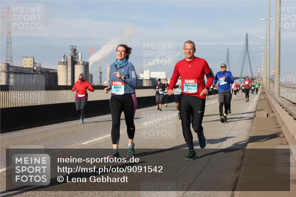 03.10.2025 - Köhlbrandbrückenlauf Lena Gebhardt http://msf.ph/oto/9091542 03.10.2025 10:08:00 Position 2 2258, 2321 meine-sportfotos.de