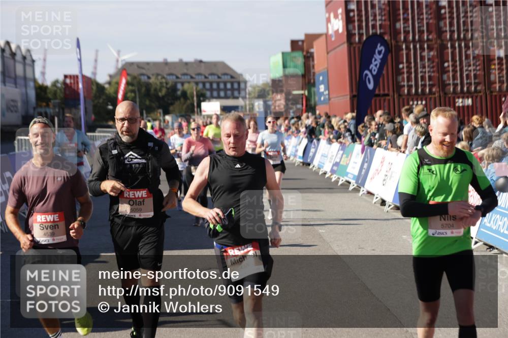 03.10.2025 - Köhlbrandbrückenlauf Jannik Wohlers http://msf.ph/oto/9091549 03.10.2025 13:19:50 Ziel 4376, 4539, 4981, 5047, 5059, 5148, 5647, 5648, 5650, 5704, 5841, 5931, 5975, 6068, 6382, 6383, 6414, 6509, 6567, 6568, 6600, 6660, 6663, 6730 meine-sportfotos.de