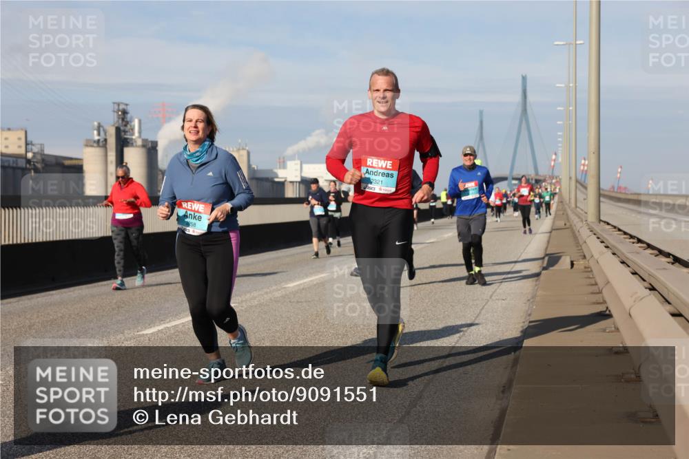 03.10.2025 - Köhlbrandbrückenlauf Lena Gebhardt http://msf.ph/oto/9091551 03.10.2025 10:08:00 Position 2 2258, 2321 meine-sportfotos.de