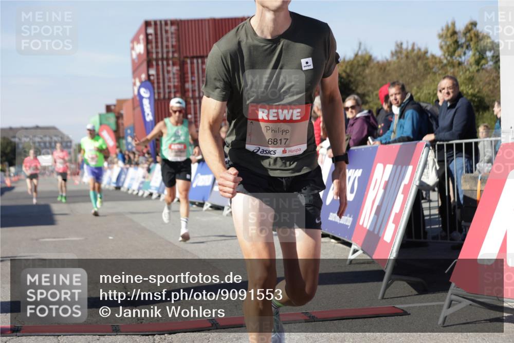 03.10.2025 - Köhlbrandbrückenlauf Jannik Wohlers http://msf.ph/oto/9091553 03.10.2025 12:53:59 Ziel 4030, 4088, 5710, 5947, 6002, 6200, 6817 meine-sportfotos.de