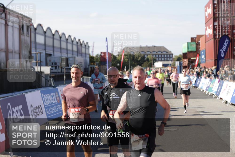 03.10.2025 - Köhlbrandbrückenlauf Jannik Wohlers http://msf.ph/oto/9091558 03.10.2025 13:19:51 Ziel 4376, 4539, 4981, 5047, 5059, 5148, 5647, 5648, 5650, 5656, 5657, 5704, 5841, 5931, 6068, 6414, 6509, 6567, 6568, 6660, 6663, 6730 meine-sportfotos.de