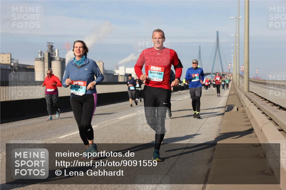 03.10.2025 - Köhlbrandbrückenlauf Lena Gebhardt http://msf.ph/oto/9091559 03.10.2025 10:08:00 Position 2 258, 2321 meine-sportfotos.de