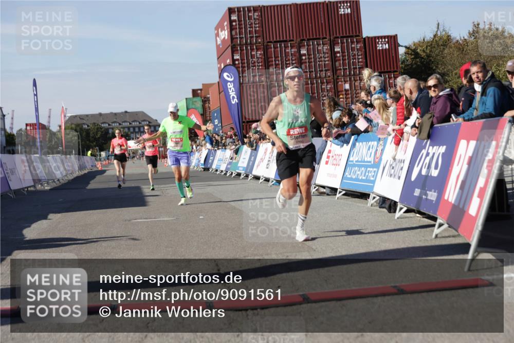03.10.2025 - Köhlbrandbrückenlauf Jannik Wohlers http://msf.ph/oto/9091561 03.10.2025 12:54:00 Ziel 4030, 4088, 5710, 5947, 6002, 6200, 6817 meine-sportfotos.de