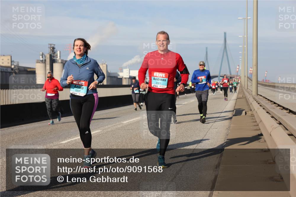03.10.2025 - Köhlbrandbrückenlauf Lena Gebhardt http://msf.ph/oto/9091568 03.10.2025 10:08:00 Position 2 2258, 2321 meine-sportfotos.de
