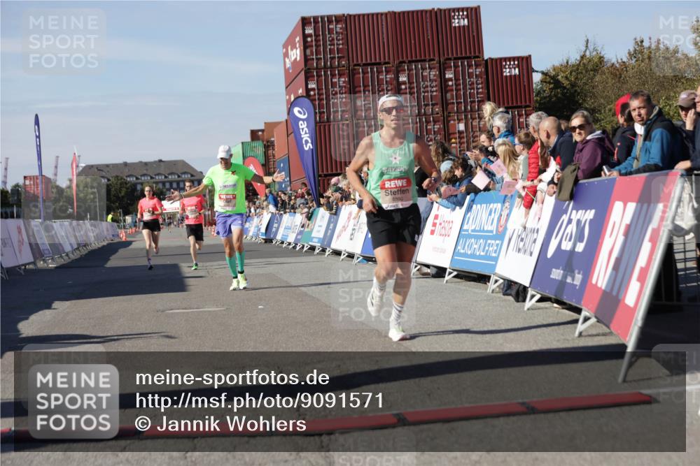 03.10.2025 - Köhlbrandbrückenlauf Jannik Wohlers http://msf.ph/oto/9091571 03.10.2025 12:54:00 Ziel 4030, 4088, 5710, 5947, 6002, 6200, 6817 meine-sportfotos.de