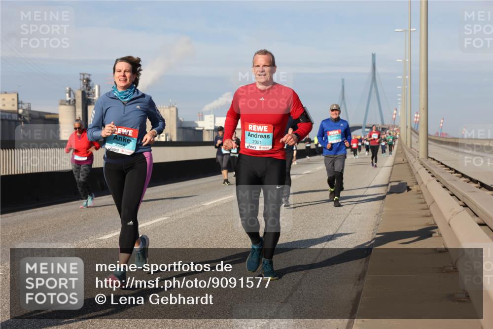 03.10.2025 - Köhlbrandbrückenlauf Lena Gebhardt http://msf.ph/oto/9091577 03.10.2025 10:08:00 Position 2 2258, 2321 meine-sportfotos.de