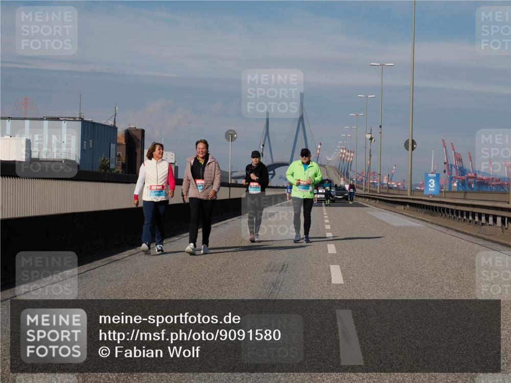 03.10.2025 - Köhlbrandbrückenlauf Fabian Wolf http://msf.ph/oto/9091580 03.10.2025 10:27:46 Position 3 3 meine-sportfotos.de