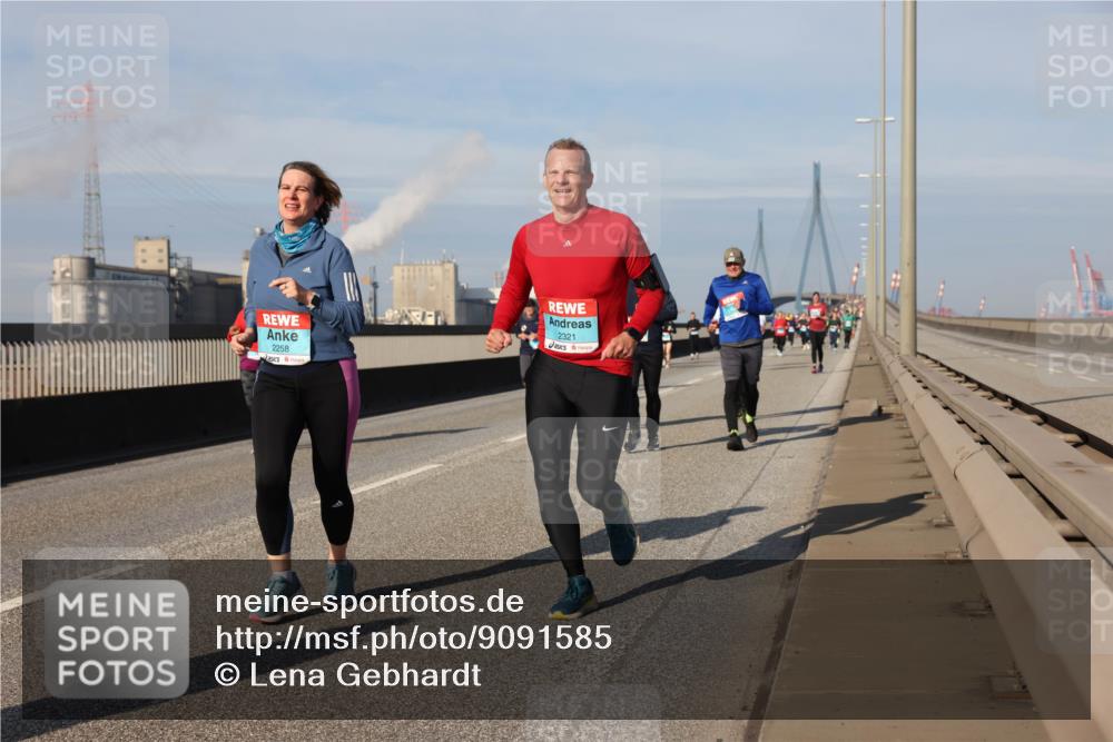 03.10.2025 - Köhlbrandbrückenlauf Lena Gebhardt http://msf.ph/oto/9091585 03.10.2025 10:08:00 Position 2 2258, 2321 meine-sportfotos.de