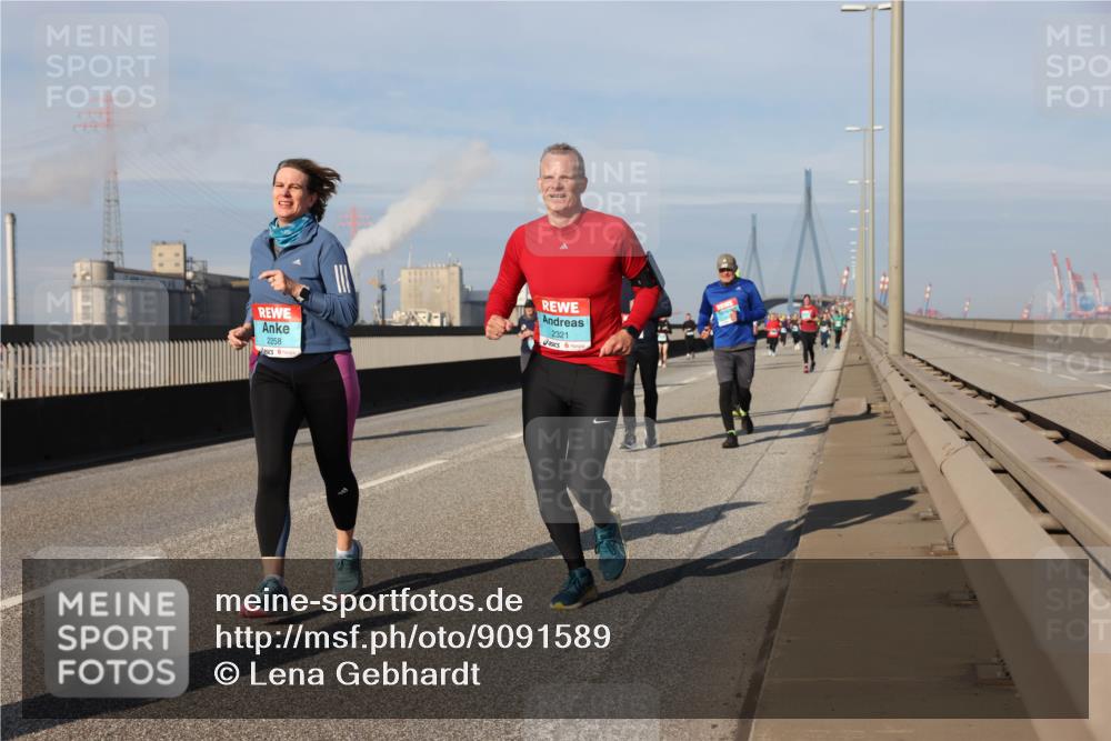 03.10.2025 - Köhlbrandbrückenlauf Lena Gebhardt http://msf.ph/oto/9091589 03.10.2025 10:08:01 Position 2 2258, 2321 meine-sportfotos.de