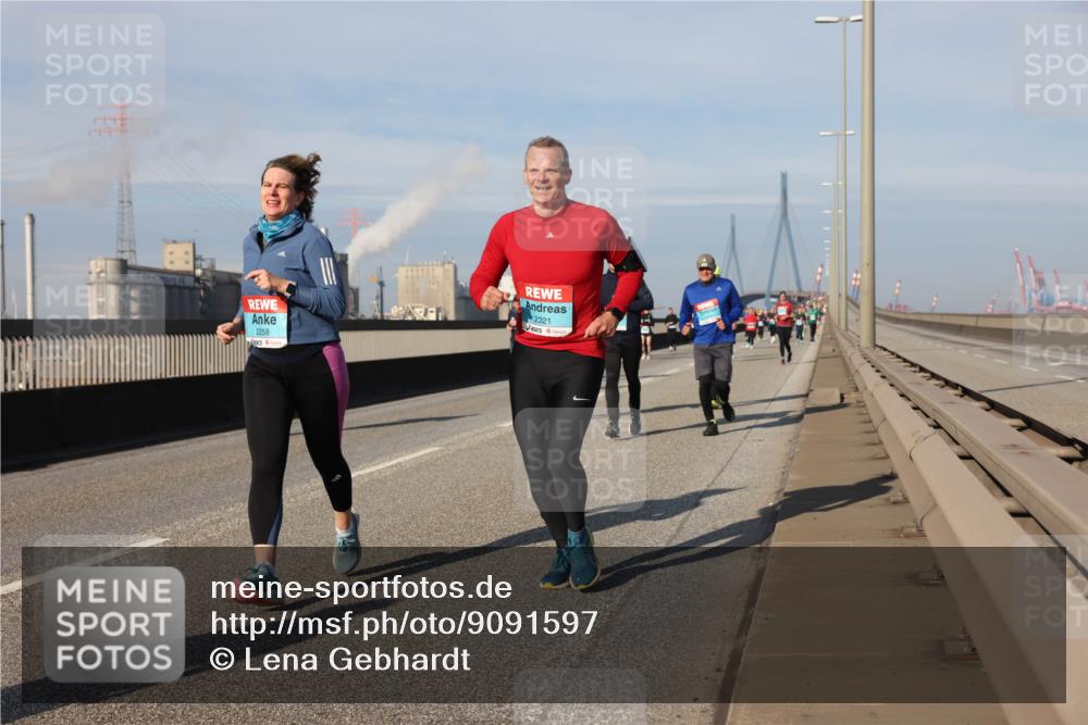 03.10.2025 - Köhlbrandbrückenlauf Lena Gebhardt http://msf.ph/oto/9091597 03.10.2025 10:08:01 Position 2 2258, 2321 meine-sportfotos.de