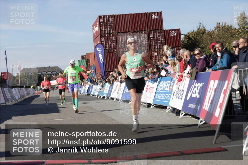 03.10.2025 - Köhlbrandbrückenlauf Jannik Wohlers http://msf.ph/oto/9091599 03.10.2025 12:54:00 Ziel 4030, 4088, 5710, 5947, 6002, 6200, 6817 meine-sportfotos.de