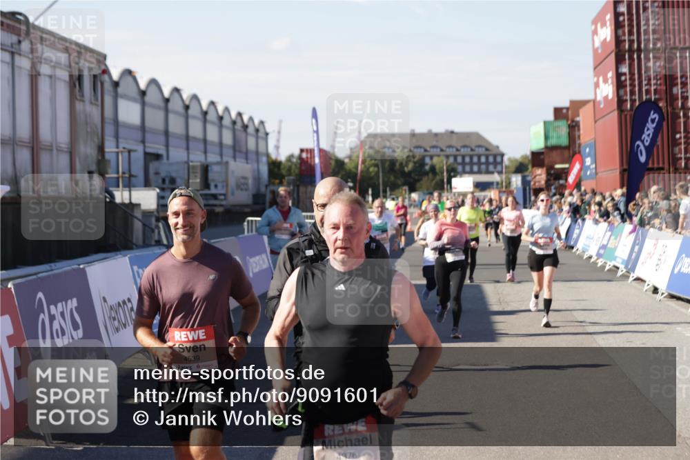 03.10.2025 - Köhlbrandbrückenlauf Jannik Wohlers http://msf.ph/oto/9091601 03.10.2025 13:19:51 Ziel 4376, 4539, 4981, 5047, 5059, 5148, 5647, 5648, 5650, 5656, 5657, 5704, 5841, 5931, 6068, 6414, 6509, 6567, 6568, 6660, 6663, 6730 meine-sportfotos.de