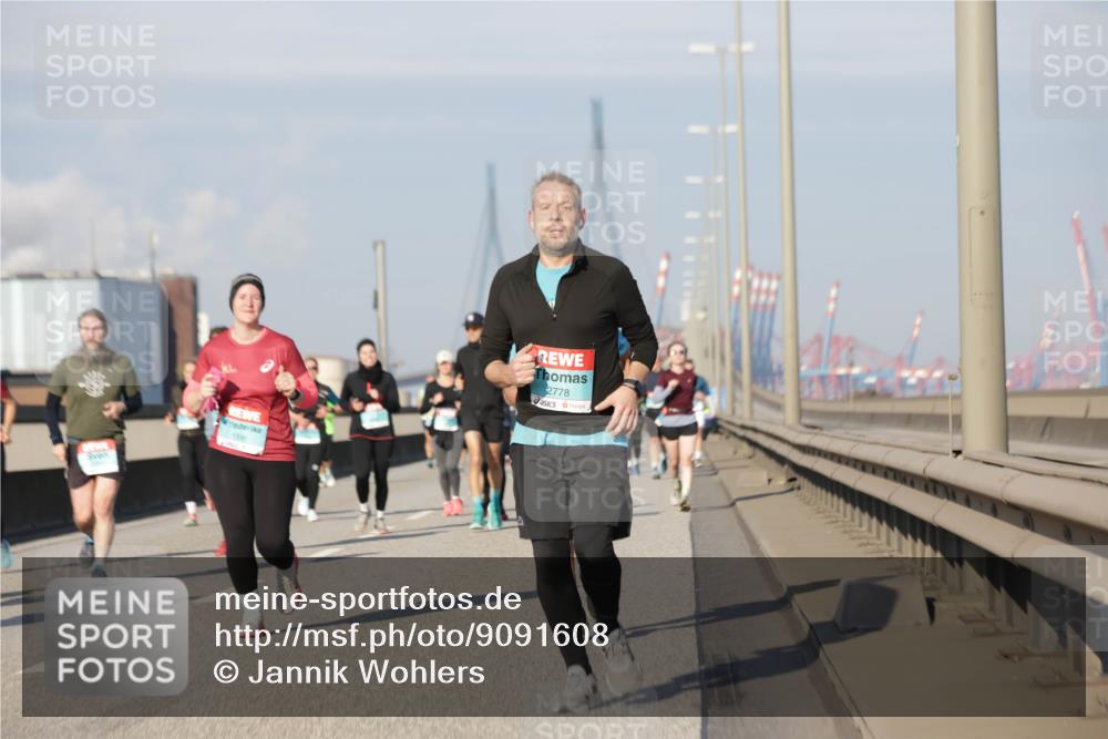 03.10.2025 - Köhlbrandbrückenlauf Jannik Wohlers http://msf.ph/oto/9091608 03.10.2025 09:59:32 Position 3 2778 meine-sportfotos.de