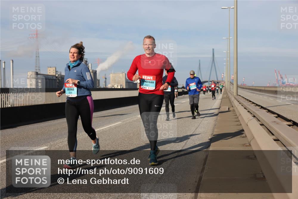 03.10.2025 - Köhlbrandbrückenlauf Lena Gebhardt http://msf.ph/oto/9091609 03.10.2025 10:08:01 Position 2 2258, 2321 meine-sportfotos.de