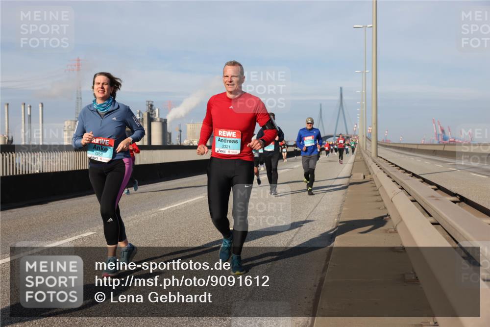 03.10.2025 - Köhlbrandbrückenlauf Lena Gebhardt http://msf.ph/oto/9091612 03.10.2025 10:08:01 Position 2 2258, 2321 meine-sportfotos.de