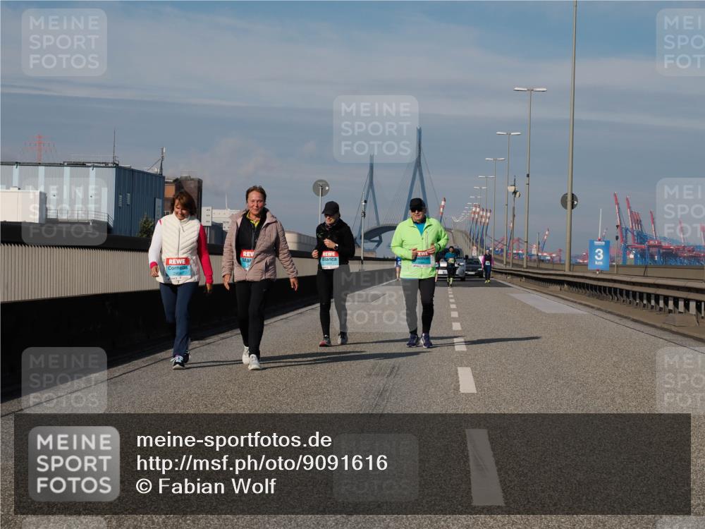 03.10.2025 - Köhlbrandbrückenlauf Fabian Wolf http://msf.ph/oto/9091616 03.10.2025 10:27:48 Position 3  meine-sportfotos.de