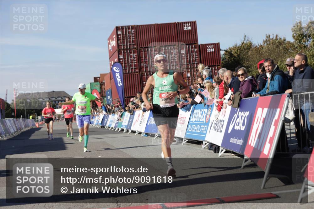 03.10.2025 - Köhlbrandbrückenlauf Jannik Wohlers http://msf.ph/oto/9091618 03.10.2025 12:54:00 Ziel 4030, 4088, 5710, 5947, 6002, 6200, 6817 meine-sportfotos.de