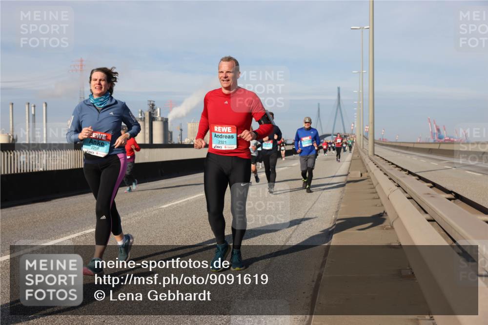 03.10.2025 - Köhlbrandbrückenlauf Lena Gebhardt http://msf.ph/oto/9091619 03.10.2025 10:08:01 Position 2 2258, 2321 meine-sportfotos.de