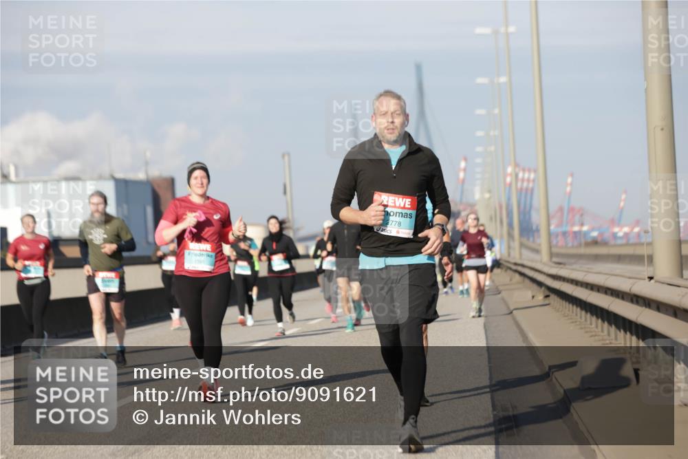 03.10.2025 - Köhlbrandbrückenlauf Jannik Wohlers http://msf.ph/oto/9091621 03.10.2025 09:59:33 Position 3 1591, 2778 meine-sportfotos.de
