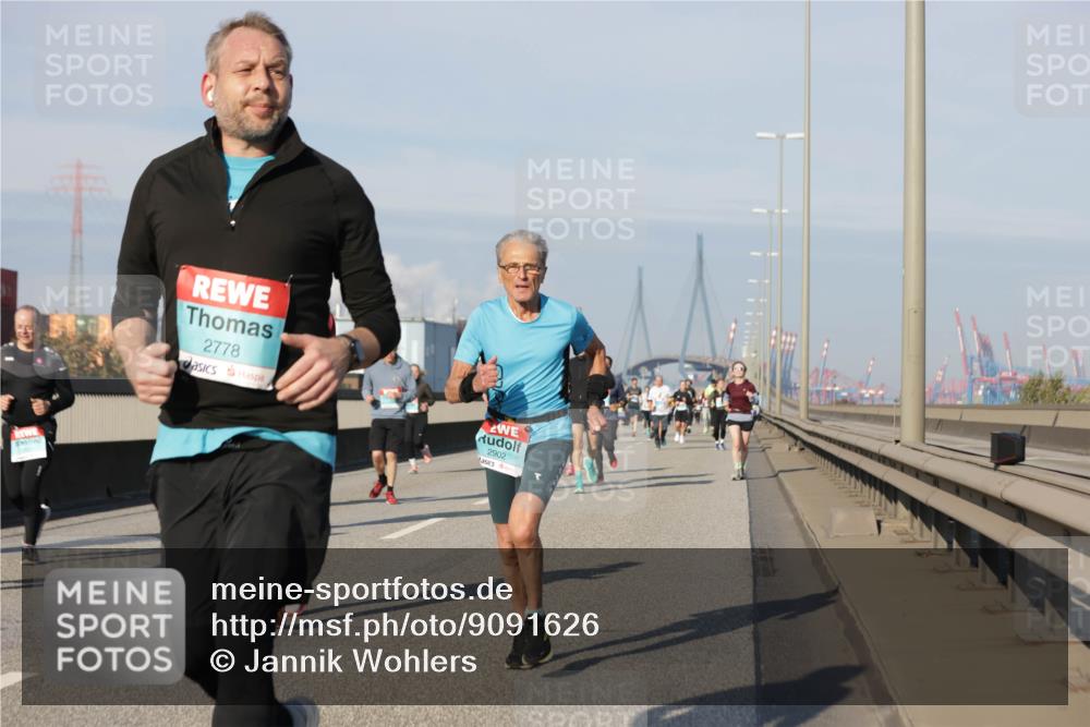 03.10.2025 - Köhlbrandbrückenlauf Jannik Wohlers http://msf.ph/oto/9091626 03.10.2025 09:59:36 Position 3 2778, 2902 meine-sportfotos.de