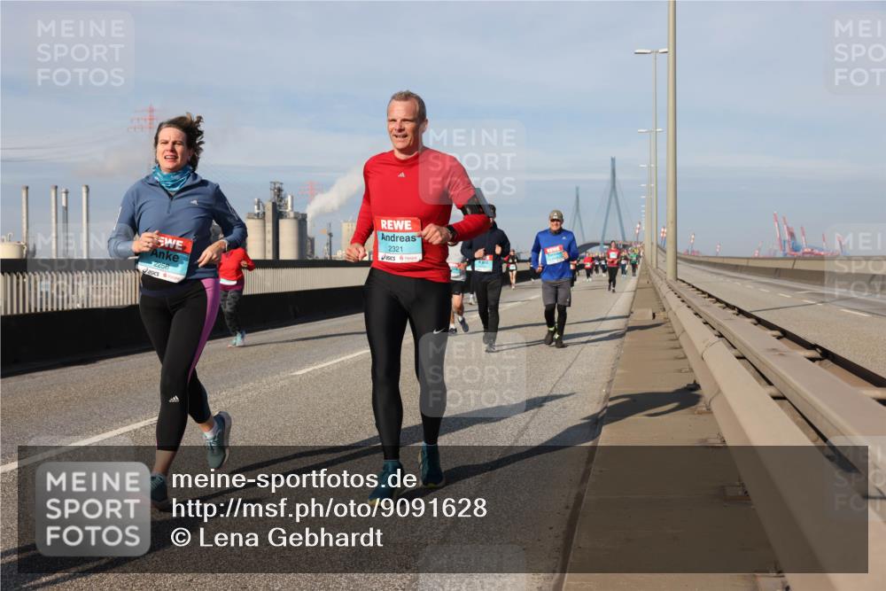 03.10.2025 - Köhlbrandbrückenlauf Lena Gebhardt http://msf.ph/oto/9091628 03.10.2025 10:08:01 Position 2 2258, 2321 meine-sportfotos.de