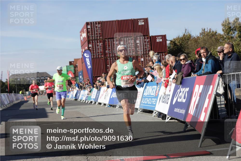 03.10.2025 - Köhlbrandbrückenlauf Jannik Wohlers http://msf.ph/oto/9091630 03.10.2025 12:54:00 Ziel 4030, 4088, 5710, 5947, 6002, 6200, 6817 meine-sportfotos.de