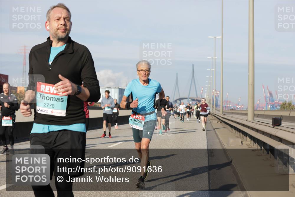 03.10.2025 - Köhlbrandbrückenlauf Jannik Wohlers http://msf.ph/oto/9091636 03.10.2025 09:59:36 Position 3 2778, 2902 meine-sportfotos.de