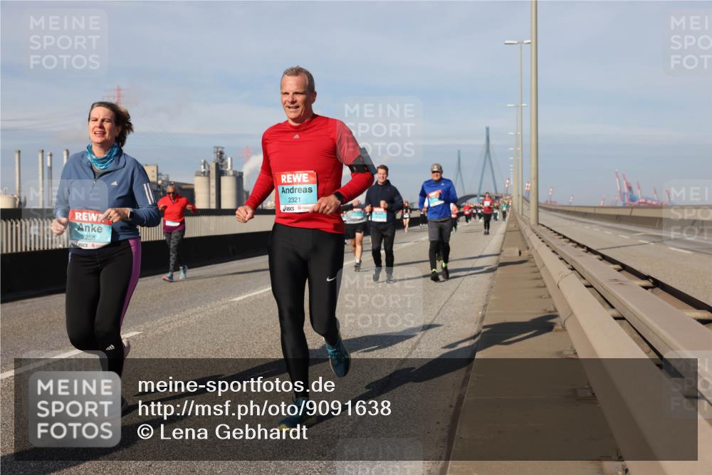 03.10.2025 - Köhlbrandbrückenlauf Lena Gebhardt http://msf.ph/oto/9091638 03.10.2025 10:08:01 Position 2 2258, 2321 meine-sportfotos.de