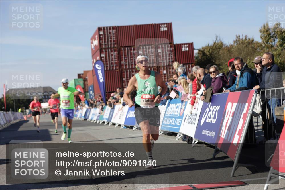 03.10.2025 - Köhlbrandbrückenlauf Jannik Wohlers http://msf.ph/oto/9091640 03.10.2025 12:54:00 Ziel 4030, 4088, 5710, 5947, 6002, 6200, 6817 meine-sportfotos.de