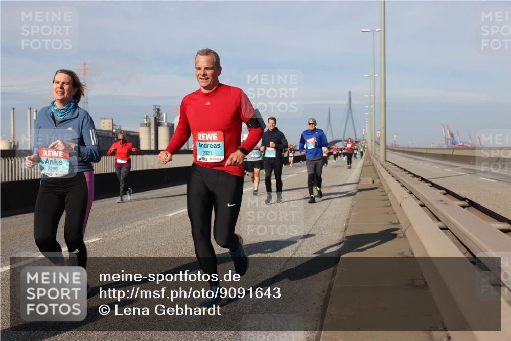 03.10.2025 - Köhlbrandbrückenlauf Lena Gebhardt http://msf.ph/oto/9091643 03.10.2025 10:08:01 Position 2 2258, 2321 meine-sportfotos.de