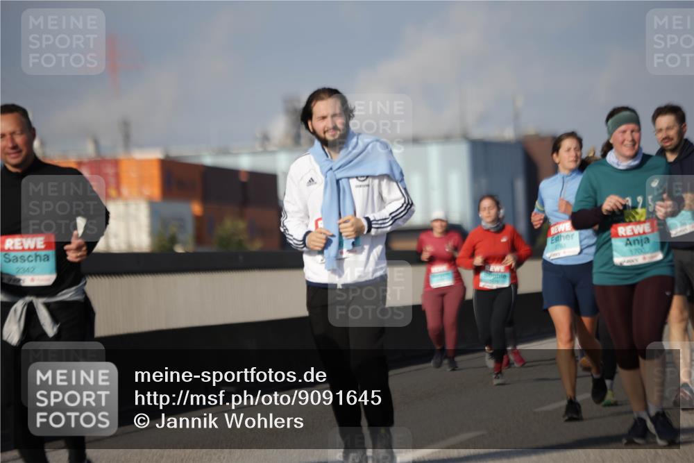 03.10.2025 - Köhlbrandbrückenlauf Jannik Wohlers http://msf.ph/oto/9091645 03.10.2025 10:11:14 Position 3 2342, 2763, 1700, 3819 meine-sportfotos.de