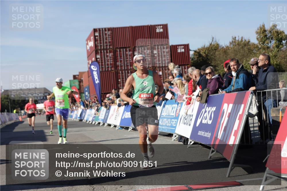 03.10.2025 - Köhlbrandbrückenlauf Jannik Wohlers http://msf.ph/oto/9091651 03.10.2025 12:54:00 Ziel 4030, 4088, 5710, 5947, 6002, 6200, 6817 meine-sportfotos.de