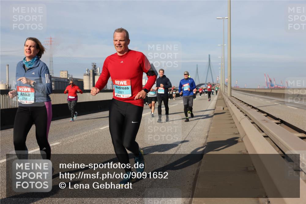 03.10.2025 - Köhlbrandbrückenlauf Lena Gebhardt http://msf.ph/oto/9091652 03.10.2025 10:08:01 Position 2 2258, 2321 meine-sportfotos.de