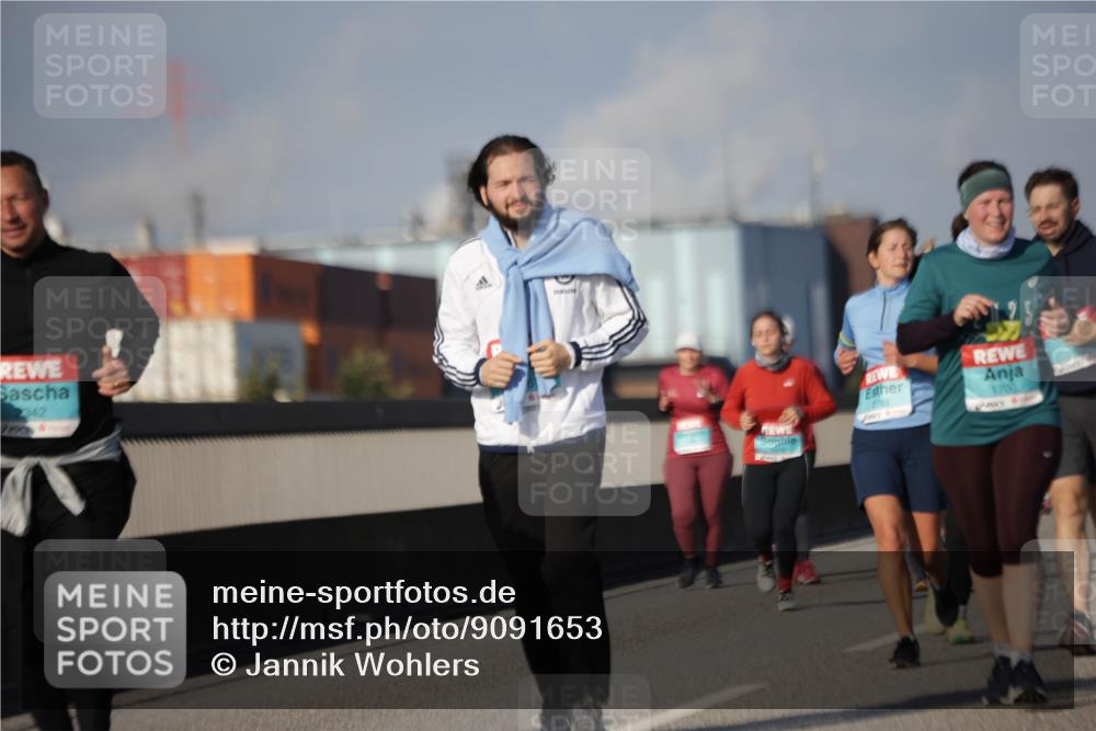 03.10.2025 - Köhlbrandbrückenlauf Jannik Wohlers http://msf.ph/oto/9091653 03.10.2025 10:11:14 Position 3 2763, 1700 meine-sportfotos.de