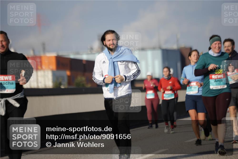 03.10.2025 - Köhlbrandbrückenlauf Jannik Wohlers http://msf.ph/oto/9091656 03.10.2025 10:11:14 Position 3 2342, 1700, 2763 meine-sportfotos.de