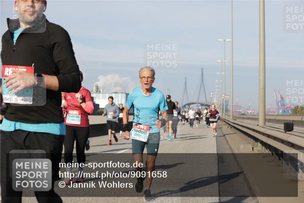 03.10.2025 - Köhlbrandbrückenlauf Jannik Wohlers http://msf.ph/oto/9091658 03.10.2025 09:59:36 Position 3 1591, 2902 meine-sportfotos.de