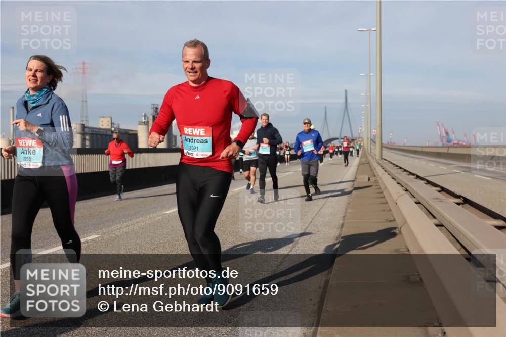 03.10.2025 - Köhlbrandbrückenlauf Lena Gebhardt http://msf.ph/oto/9091659 03.10.2025 10:08:01 Position 2 2258, 2321 meine-sportfotos.de